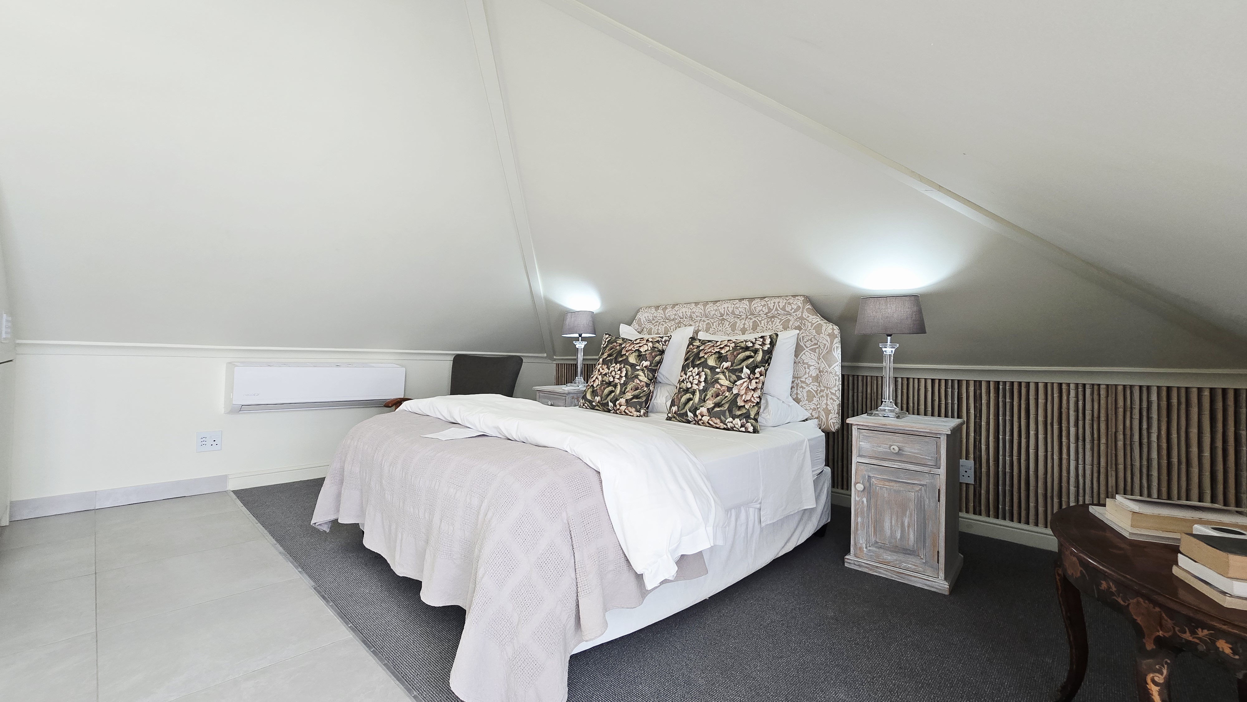 Kasteelberg Place — Pinotage ensuite
